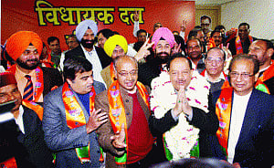 BJP won't 'manipulate' to form Delhi Govt: Gadkari