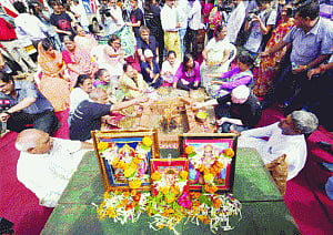 Residents restrict BMC officials