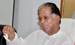 Hooda, Chavan meet Cong leadership, change of CM soon in Assam