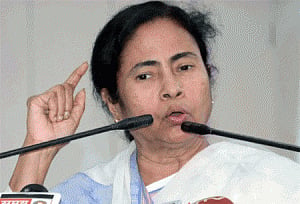 Mamata demands fare hike roll-back, TMC men paralyse traffic