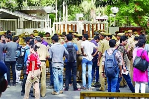 UGC fuels havoc in DU, no one in control
