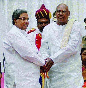 Rosaiah sworn-in as Karnataka Guv