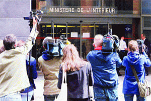 Sarkozy held in influence-peddling probe