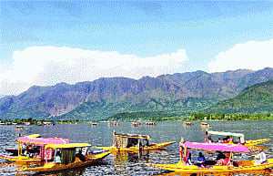 SC directs Omar Govt to restore Dal lake's beauty
