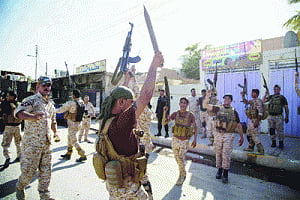 Iraq struggles to drive back Sunni militants