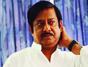 Bengal Minister follows Paul, compares protesters to dogs