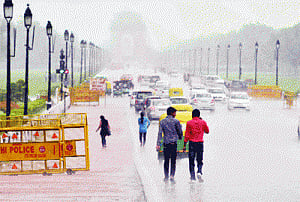 Heat hits home in rain lull