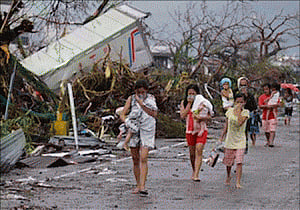 Thousands flee in Philippines as typhoon strengthens
