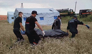 Bodies removed from MH17 crash site in Ukraine
