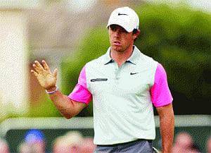 McIlroy stumbles, still leads British Open