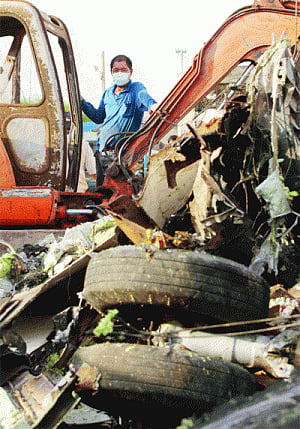 Taiwan rescuers find black boxes after  air crash kills 48
