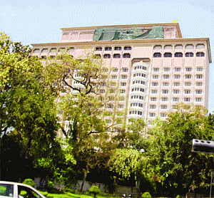 IHCl to run Taj Mahal Hotel for another 6 months