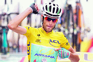 Nibali wins Stage 18, closes in on Tour victory