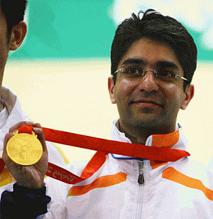 CWG: Abhinav Bindra shoots 10m air rifle gold