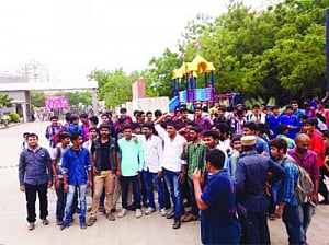 NSUI workers force closure of Guj private institutes on Eid