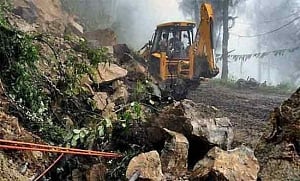 10 killed as hillock crashes on Maharashtra village