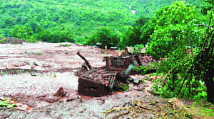 20 die, 150 trapped in landslide