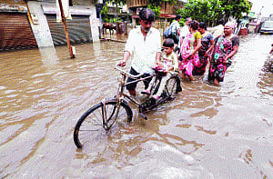 Heavy rain lashes Gujarat, 9 killed