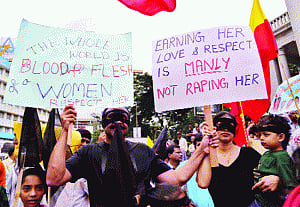 B'lore rape: Bandh gets mixed response