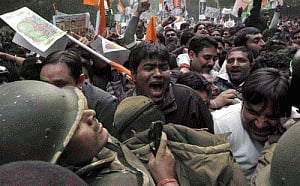 NSUI activists protest outside Rajnath's house