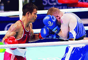 Pugilists rain medals