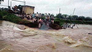 Water increases in Kosi following blast in Nepal