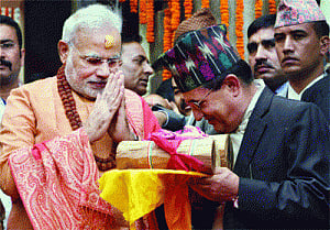 Pashupatinath gets 2,500 kg sandalwood as Modi's offering