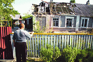 Ukrainian troops edge closer to rebel city