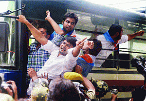 UPSC aspirants continue protest
