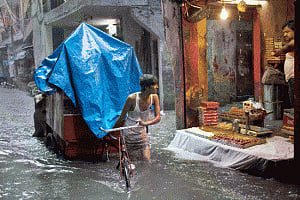 Rain ties traffic up on Rakhi