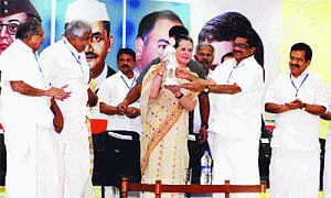 Sonia slams Modi Govt over communal violence
