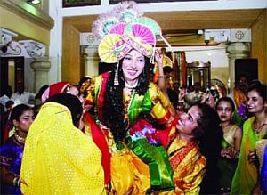 Temple bells, chants, midnight prayers ring in Janmashtami