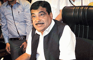 Don't solely rely on 'Modi wave': Gadkari to BJP workers