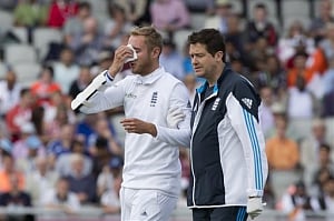 Broad to undergo knee surgery