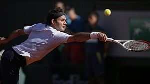 Federer, Serena in cruise control as teen duo rock US Open