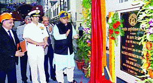 Jaitley reviews Project 75 on site