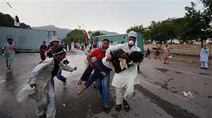 Pakistan protestors head to PM's house