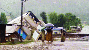 lives lost, thousands displaced, rescue op on in J&K