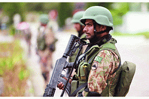 Tensions ease in Pak; talks to end crisis gain momentum