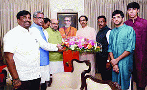 Shah meets Uddhav, heals Sena-BJP rift