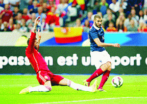 Spain's rebuilding off to bad start after 1-0 loss