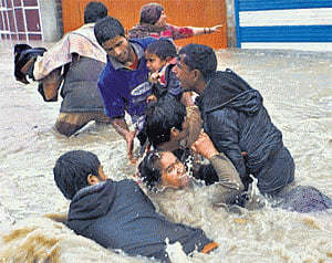 Massive rescue operations on, lakhs still stranded in J-K