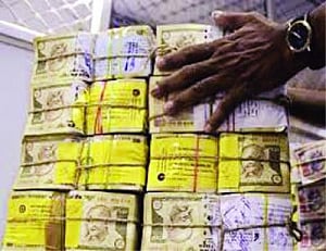 Investors put in Rs  1 lakh crore in mutual fund schemes in Aug