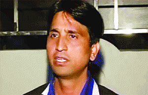 AAP defends 'poet' Vishwas over Modi