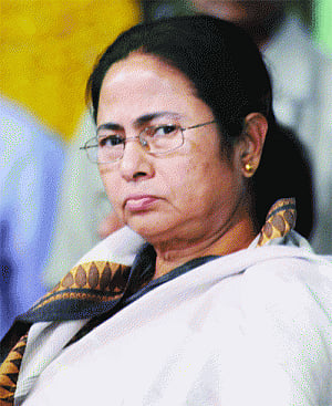 left joins chorus for Mamata's scalp