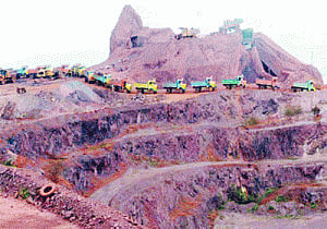 NGT issues warrant against Goa Chief Secy in mining case