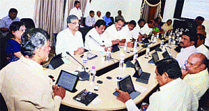 Tech-savvy Naidu sets e-Cabinet trend