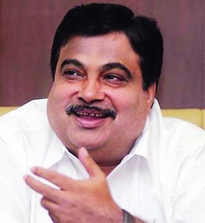 Gadkari aims consensus of States over land Bill
