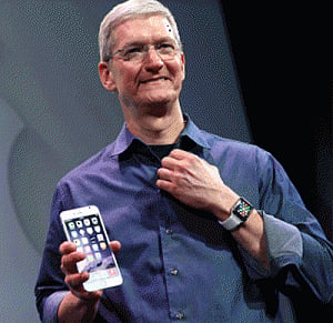 Tim Cook puts personal touch on iPhone 6 launch