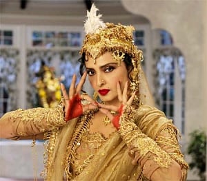 Rekha does a Madhubala in 'Super Nani'